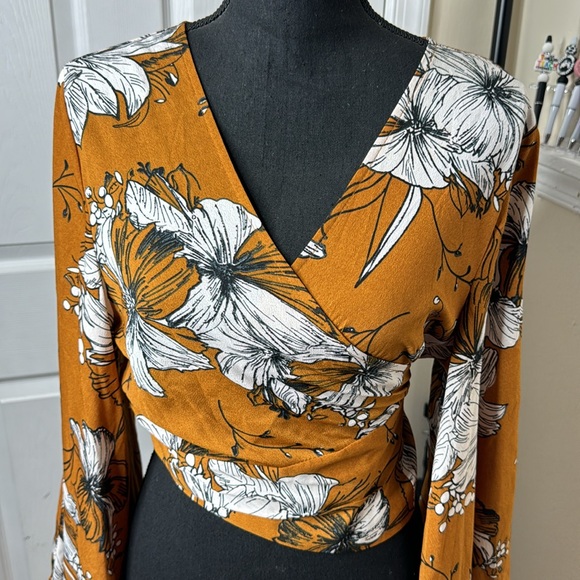 Nice Full Wrap Top - Picture 3 of 6